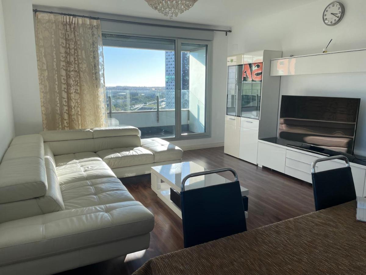 Fira De Barcelona City View Apartment With Garage Parking L'Hospitalet de Llobregat Eksteriør billede